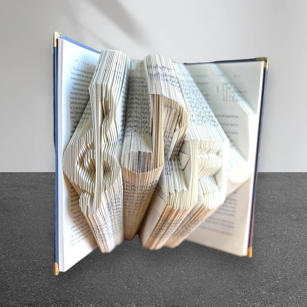 𝑯𝒂𝒏𝒅𝒎𝒂𝒅𝒆 “Music Notes” Book Folding 🎁 - Picture 4 of 9